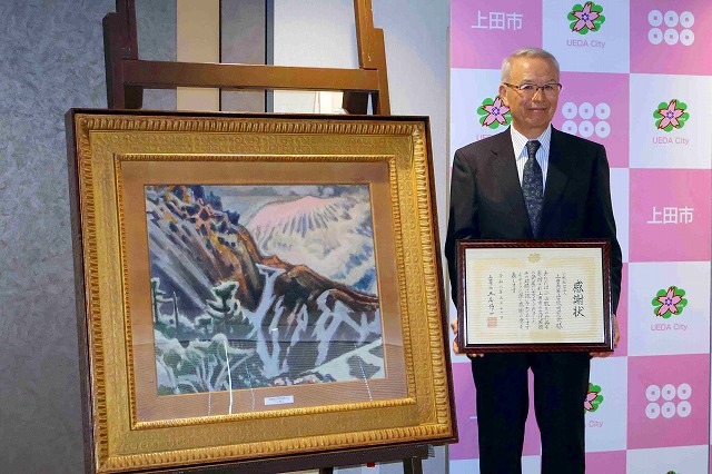 上田高校同窓会が小諸市出身の洋画家、小山敬三の「油彩画」を上田市に